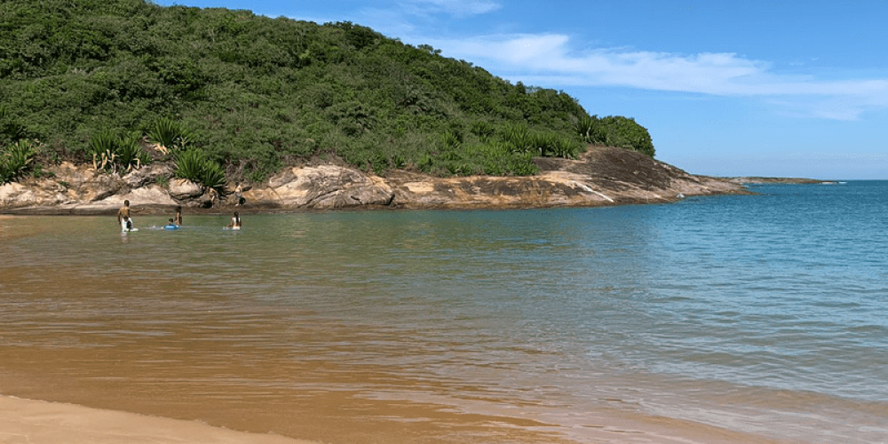 praia de bacutia guarapari